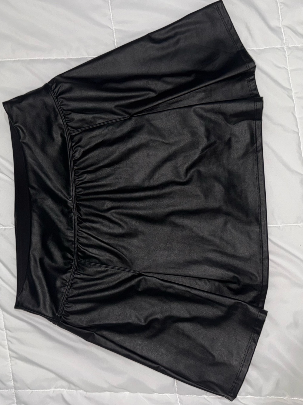 2/$30! Save almost $7 shipping 💰 Never worn! aerie Black Faux Leather Mini Skirt